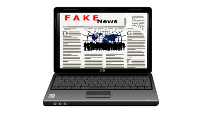 En dator med fejknyheter.